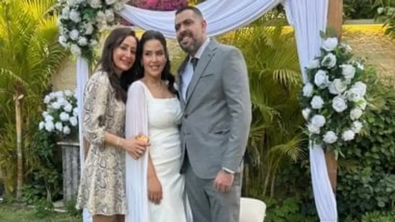 أجواء احتفالية.. المخرج وليد الحلفاوي يشارك لقطات خطوبته مع أصدقائه المقربين